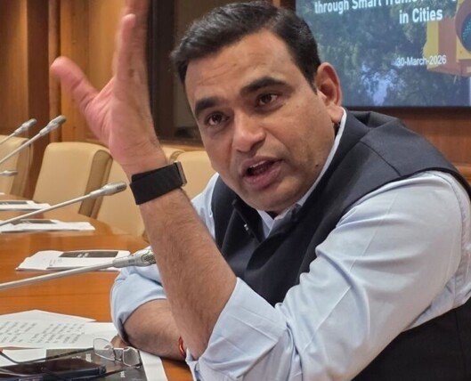 కేటీఆర్ వ్యాఖ్యలకు చామల కౌంటర్… సినీ తారలతోనే గుర్తింపు అన్న విమర్శ