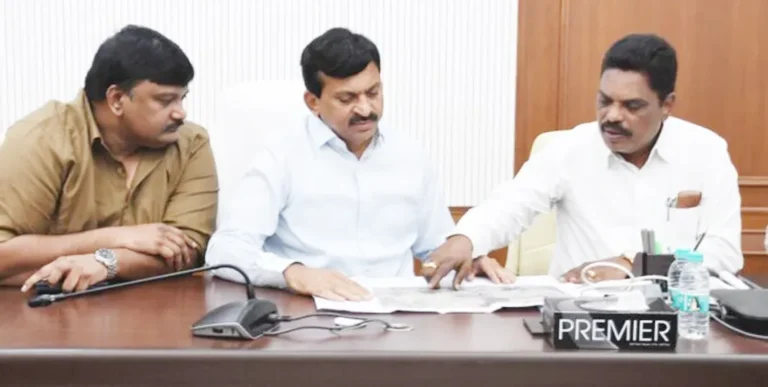 ఎయిర్‌పోర్ట్ ప్రాజెక్టులపై వేగం పెంచాలి: మంత్రి పొంగులేటి ఆదేశాలు