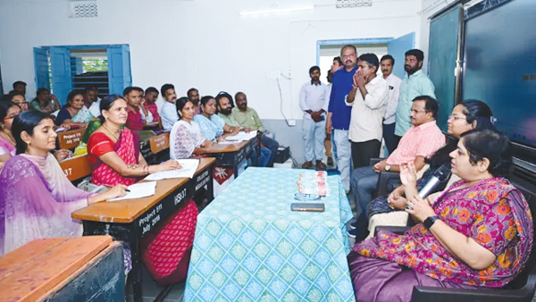 తెలంగాణలో జనగణన సన్నాహాలు వేగం.. ఇంటింటి లెక్కల కోసం ఏర్పాట్లు పూర్తి దశలో
