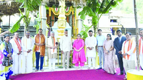 సింహాచలం స్వామివారిని దర్శించిన సీఎం చంద్రబాబు