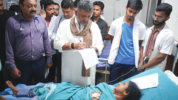 బెంగళూరులో విషాదం.. గోడ కూలి 7 మంది మృతి