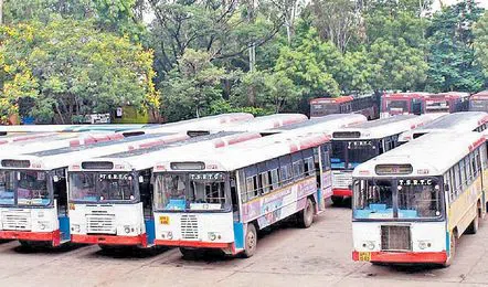 తెలంగాణలో ఆర్టీసీ సమ్మె.. రవాణా వ్యవస్థ స్తంభనం