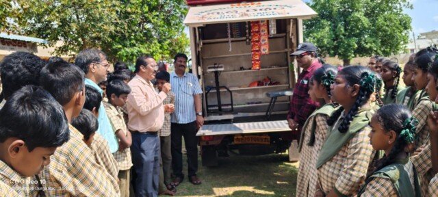 స్వచ్ఛాంధ్రలో భాగంగా పాఠశాలలో స్వచ్ఛత కార్యక్రమం