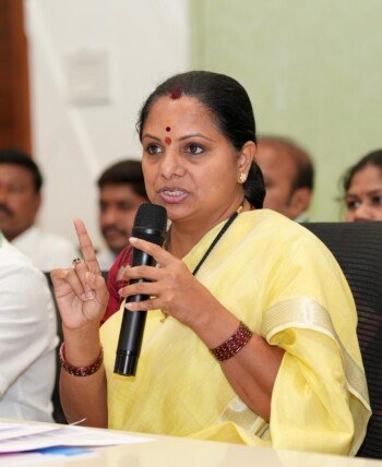 ఫీజుల దోపిడీ ఆపాలి.. లేదంటే ఆందోళనలు: కవిత హెచ్చరిక