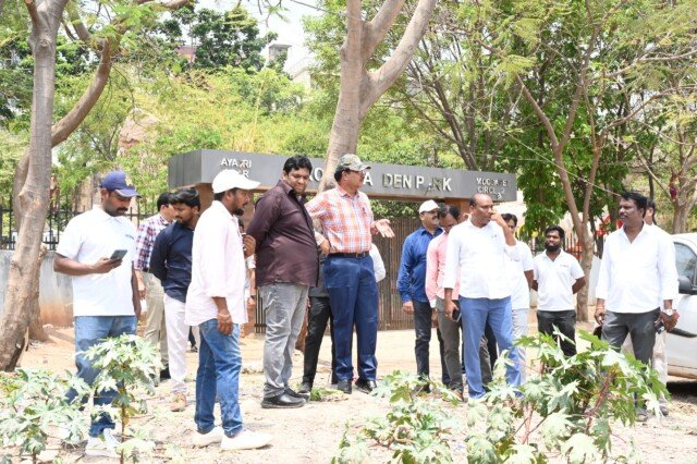 మాధాపూర్‌లో చెరువులను ప‌రిశీలించిన హైడ్రా క‌మిష‌న‌ర్‌