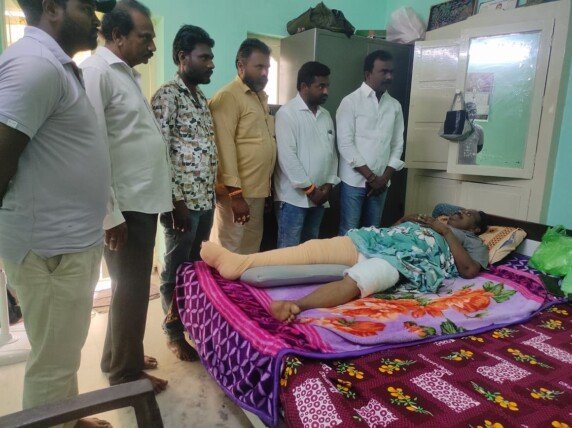 జర్నలిస్ట్ కుటుంబాన్ని పరామర్శించిన జనసేన