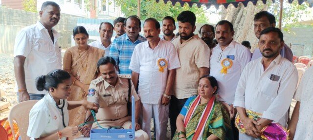 మెగా హెల్త్ క్యాంపుని ప్రారంభించిన కోదాడ మున్సిపల్ చైర్మన్ శ్రీమతి యేర్నెని కుసుమ వెంకటరత్నం బాబు