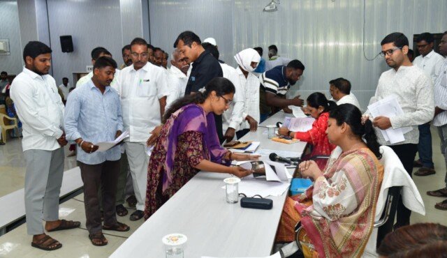 ప్రజావాణి దరఖాస్తులను సత్వరం పరిష్కరించాలి: కలెక్టర్ చిత్రా మిశ్రా