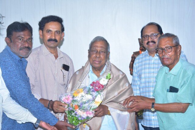 సమాజంలో మార్పు జర్నలిస్టులతోనే సాధ్యం..!