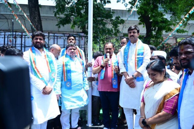 ఎన్‌ఎస్‌యూఐ ఆవిర్భావ వేడుకల్లో జెండా ఆవిష్కరణ