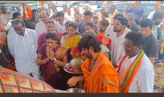 శ్రీ అభయ ఆంజనేయ స్వామి వారిని దర్శించుకున్న రాష్ట్ర హోం మంత్రి శ్రీ మతి వంగలపూడి అనిత