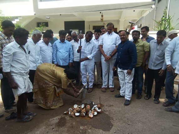 విద్యారణ్యపురిలో 8 లక్షలతో సీసీ రోడ్డు పనులకు భూమి పూజ.