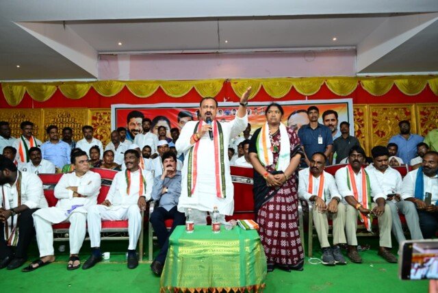 ములుగులో డీసీసీ సమావేశం.. కాంగ్రెస్ శ్రేణుల్లో ఉత్సాహం