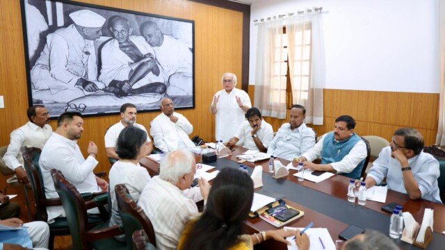 ఢిల్లీ‌లో ఇండియా కూటమి కీలక సమావేశం ముగింపు.. డీలిమిటేషన్‌పై వ్యతిరేకత, మహిళా రిజర్వేషన్‌కు మద్దతు