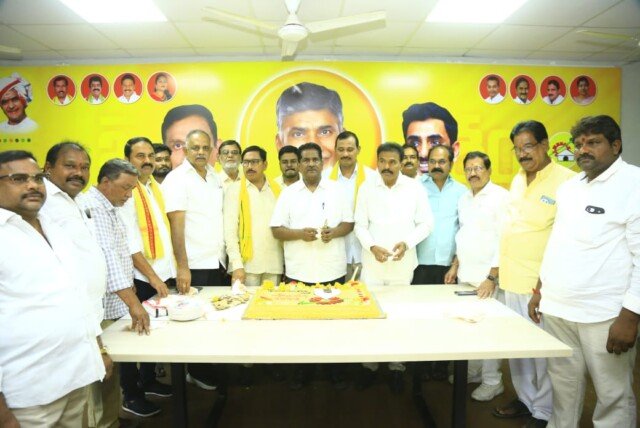 ఎన్టీఆర్ భవన్‌లో వైభవంగా సీఎం జన్మదిన వేడుకలు