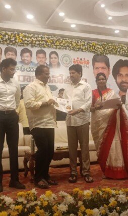 కానుమోలుపంచాయతీ కార్యదర్శి బొమ్మసానికి ఉత్తమ ఉద్యోగి అవార్డు