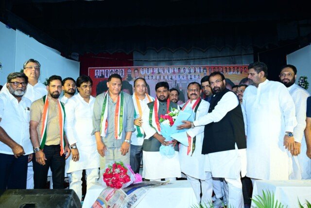 టీపీసీసీ చీఫ్ మహేష్ కుమార్ గౌడ్‌ను కలిసిన ప్రోటోకాల్ కమిటీ సభ్యులు