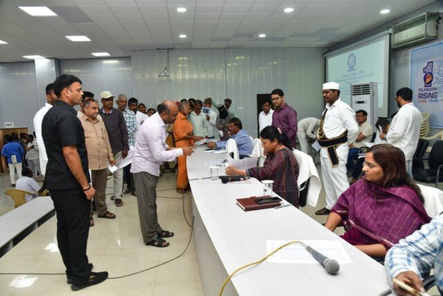 ప్రజావాణి దరఖాస్తులు వారం లోగా పరిష్కరించాలి: జిల్లా కలెక్టర్ చిత్రా మిశ్రా