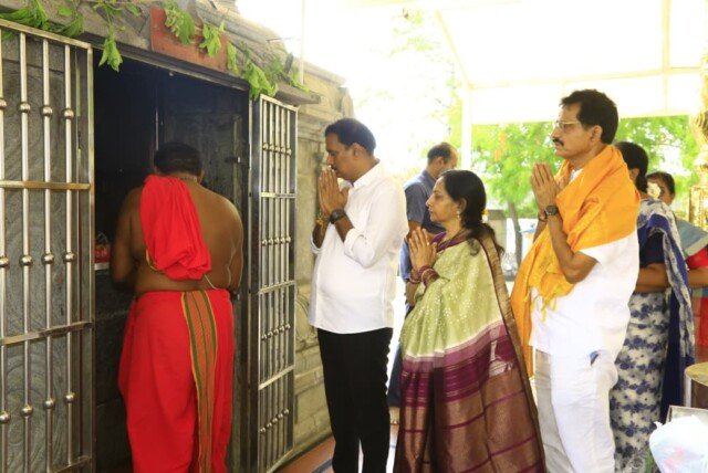 యనమలకుదురు రామలింగేశ్వర స్వామిని దర్శించుకున్న ఎంపీ చిన్ని దంపతులు..!