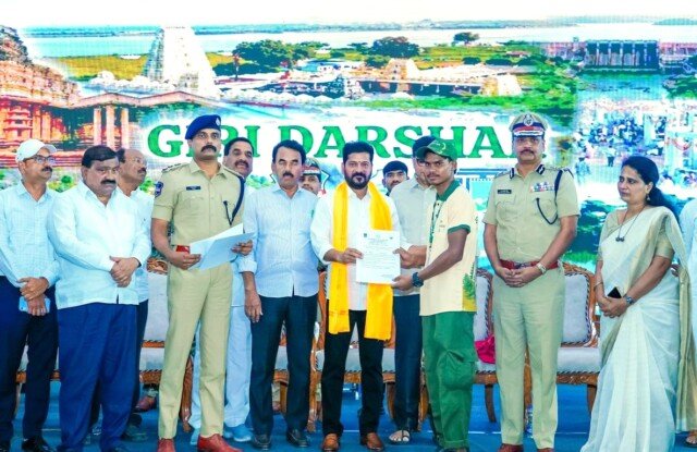 మావోయిస్టులకు కొత్త దారి.. గిరిజన యువతకు ‘గిరిదర్శక్’ ఉద్యోగాలు: సీఎం రేవంత్ రెడ్డి