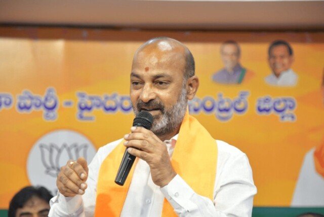 రేవంత్ రెడ్డిపై బండి సంజయ్ విమర్శలు