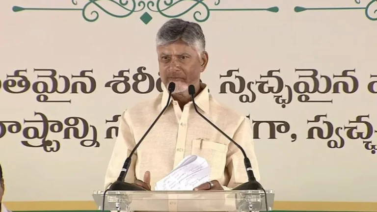 స్వర్ణాంధ్ర-స్వచ్ఛాంధ్ర సభలో మహిళా హక్కులపై సీఎం చంద్రబాబు గళం