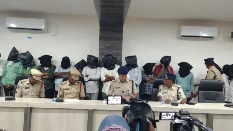 గుంటూరులో ఐపీఎల్ బెట్టింగ్ గుట్టు రట్టు.. 15 మంది అరెస్ట్, నగదు స్వాధీనం