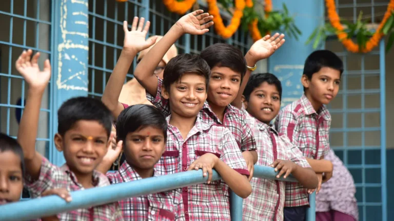 ఒకే కిట్‌లో విద్యార్థుల అవసరాలన్నీ.. తెలంగాణ సర్కార్ సూపర్ ప్లాన్!