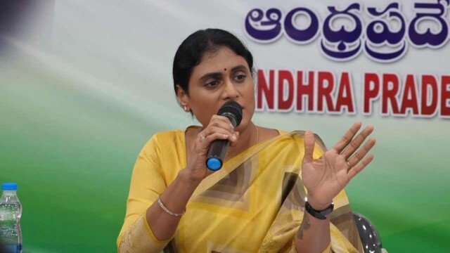 హోదా, హామీలపై కాంగ్రెస్ ఫైర్.. ఎంపీలపై షర్మిల తీవ్ర విమర్శలు