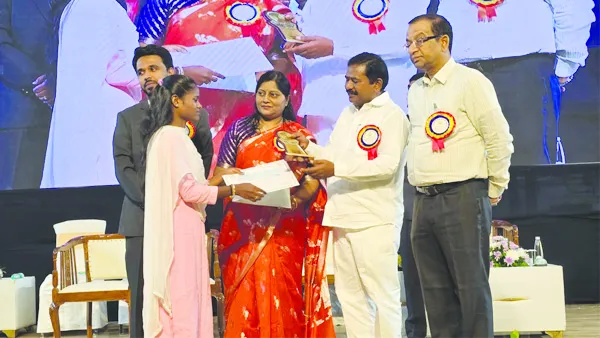 విద్యతోనే పేదరికంపై విజయం సాధించవచ్చు: మంత్రి డోలా శ్రీ బాల వీరాంజనేయస్వామి