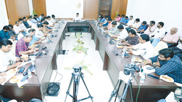 ఇందిరమ్మ ఇండ్ల నిర్మాణానికి రాష్ట్రం కట్టుబాటు: మంత్రి పొంగులేటి శ్రీనివాసరెడ్డి