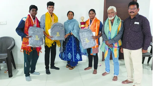 బీసీ గురుకుల విద్యార్థులకు స్పోర్ట్స్ కిట్లు, ట్రాక్ సూట్లు అందజేస్తాం: మంత్రి సవిత