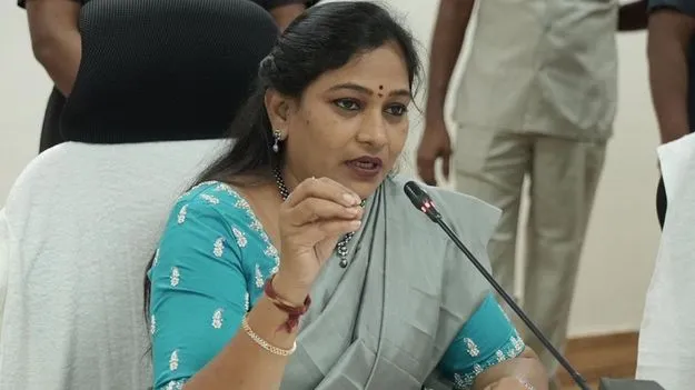 హెల్మెట్ తప్పనిసరి చేస్తేనే ప్రాణాలు రక్షించగలం: హోంమంత్రి అనిత
