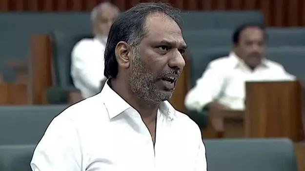వ్యవసాయ కనెక్షన్ల పెండింగ్‌కు చోటు లేకుండా చూడాలి: మంత్రి గొట్టిపాటి