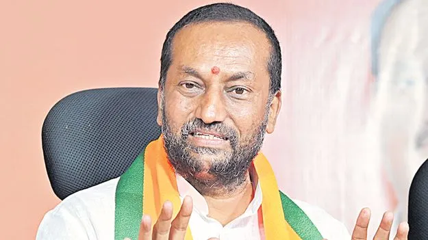 సురేఖ వ్యాఖ్యలపై రాజకీయ దుమారం.. బీజేపీ నేతల తీవ్ర విమర్శలు