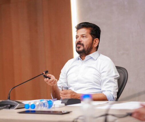 విద్యార్థులకు సమగ్ర సదుపాయాలు సకాలంలోనే.. సెంట్రలైజ్డ్ కొనుగోళ్లపై సీఎం రేవంత్ కఠిన ఆదేశాలు