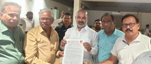 కరీంనగర్ ఆకాశవాణి కేంద్రం అభివృద్ధికి వినతి