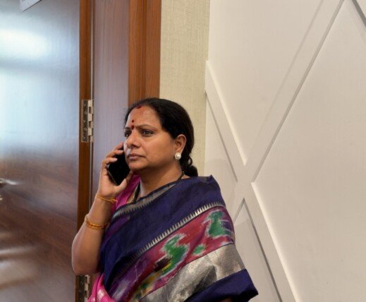 మొక్కజొన్న పంట దహనం.. రైతులను ఆదుకోవాలి: కవిత డిమాండ్