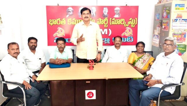 ఐకెపి కేంద్రాలలో నెలకొన్న సమస్యలు పరిష్కరించాలని డిమాండ్