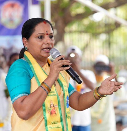 సెంట్రింగ్ కార్మికుల సమస్యలు వెంటనే పరిష్కరించాలి: కవిత