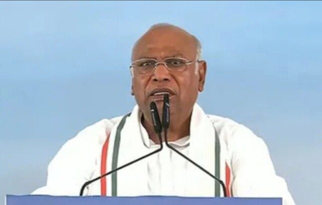 ఇంధన ధరల పెంపుపై కేంద్రంపై ఖర్గే ఫైర్