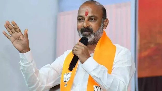 రైతుల సమస్యలను పట్టించుకోలేదని ప్రభుత్వంపై బండి సంజయ్ విమర్శలు