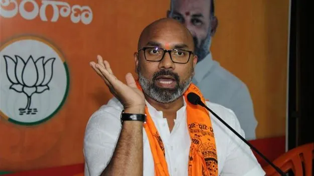 కేసీఆర్ కుటుంబాన్ని కాపాడుతోంది ఆ ఇద్దరే: ధర్మపురి అర్వింద్