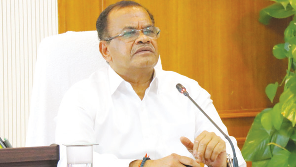 హ్యామ్ ప్రాజెక్ట్ పురోగతిపై మంత్రి కోమటిరెడ్డి వెంకట్ రెడ్డి సమీక్ష