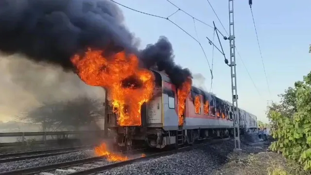 రాజధాని ఎక్స్‌ప్రెస్‌లో అగ్నిప్రమాదం..