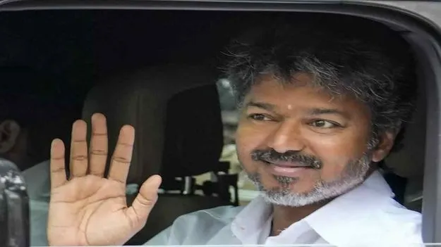 తమిళనాడులో ప్రభుత్వ ఏర్పాటుకు గవర్నర్ గ్రీన్ సిగ్నల్..