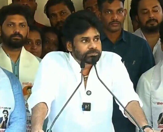 ప్రాంతీయ విద్వేషాలు రెచ్చగొట్టొద్దు: పవన్ కళ్యాణ్