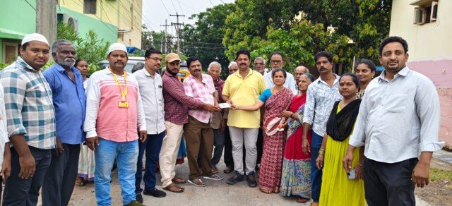 ఎన్టీఆర్ భరోసా పెన్షన్లు పంపిణీ చేసిన క్లస్టర్ ఇంచార్జి..!